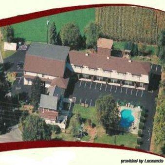 Cherry Lane Motor Inn Amish Country Ronks Bagian luar foto