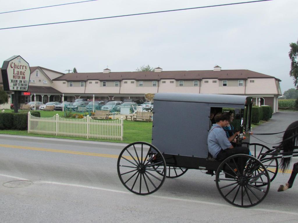Cherry Lane Motor Inn Amish Country Ronks Bagian luar foto