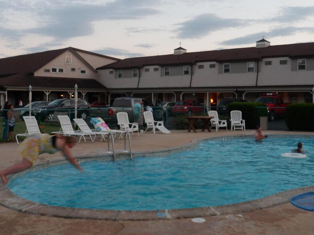 Cherry Lane Motor Inn Amish Country Ronks Bagian luar foto