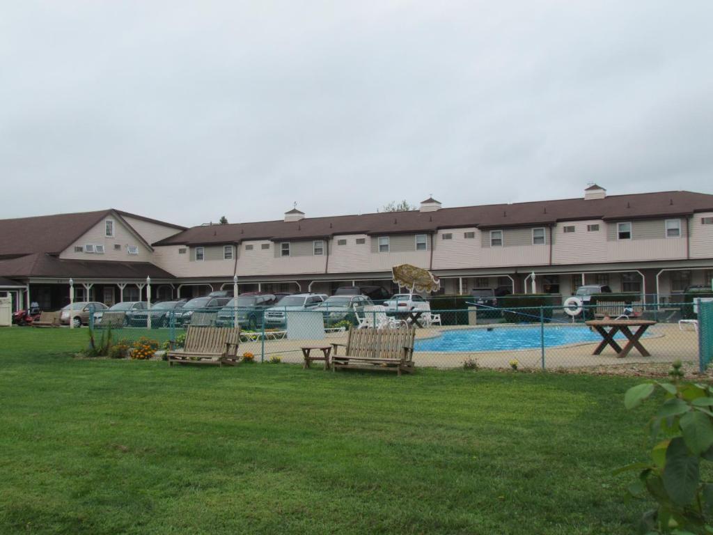 Cherry Lane Motor Inn Amish Country Ronks Bagian luar foto