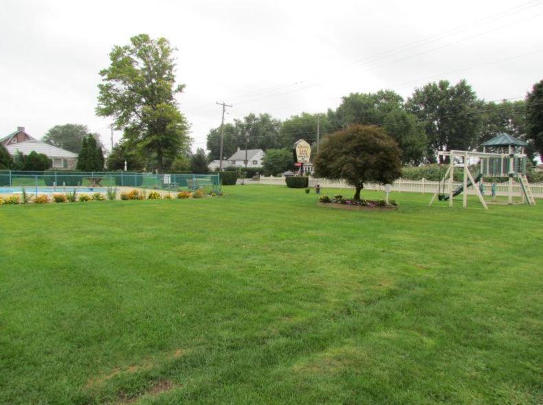 Cherry Lane Motor Inn Amish Country Ronks Bagian luar foto