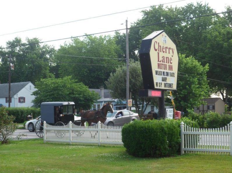 Cherry Lane Motor Inn Amish Country Ronks Bagian luar foto