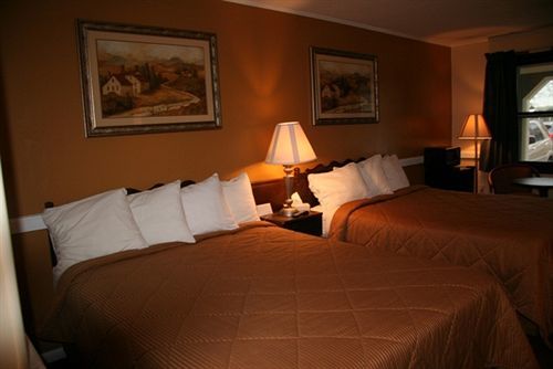 Cherry Lane Motor Inn Amish Country Ronks Bagian luar foto