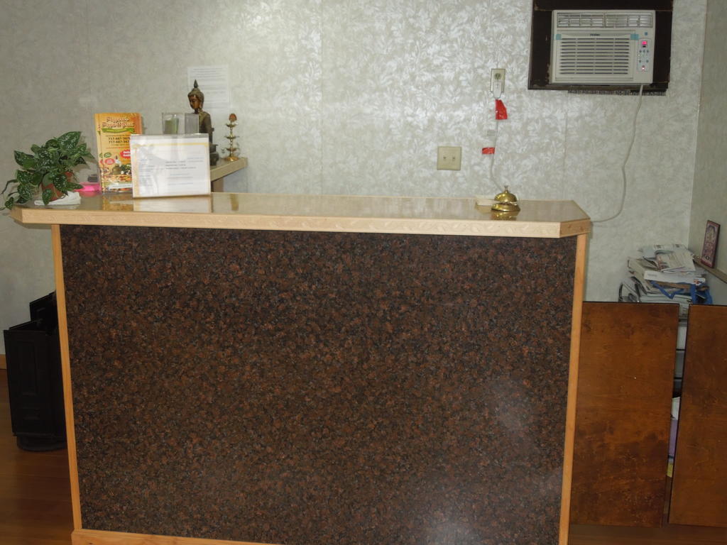 Cherry Lane Motor Inn Amish Country Ronks Bagian luar foto